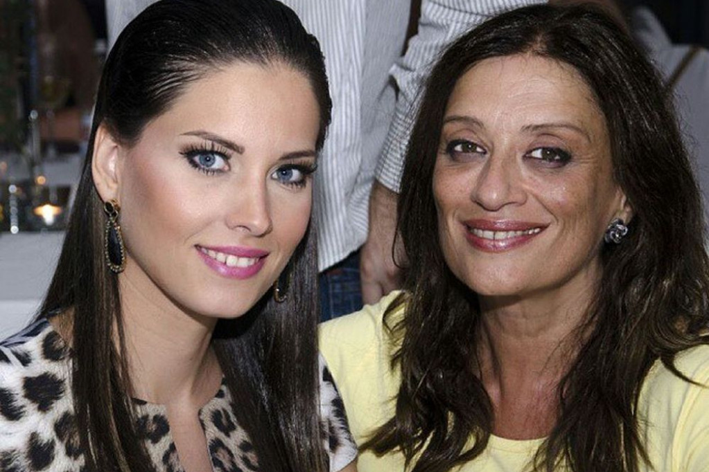 TA ŽENA vam jedno misli a drugo radi: Mirka Vasiljević više neće da ćuti, otkrila ŠTA JOJ JE UČINILA svekrva Marina Rajević Savić TA ŽENA vam jedno misli a drugo radi: Mirka Vasiljević više neće da ćuti, otkrila ŠTA JOJ JE UČINILA svekrva Marina Rajević Savić