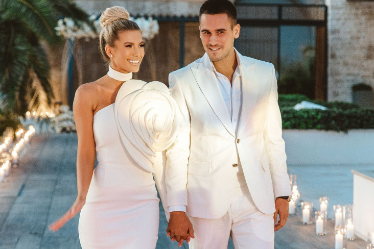 Pogled puca na ceo grad, dnevna soba kao iz časopisa: Zavirite u novi dom Saške i Đorđa Đokovića, ovakav luksuz nismo dugo videli (FOTO) Pogled puca na ceo grad, dnevna soba kao iz časopisa: Zavirite u novi dom Saške i Đorđa Đokovića, ovakav luksuz nismo dugo videli (FOTO)