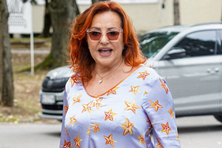 Ana Bekuta se ošišala do glave! Evo kako izgleda, fanovi u šoku (FOTO) Ana Bekuta se ošišala do glave! Evo kako izgleda, fanovi u šoku (FOTO)