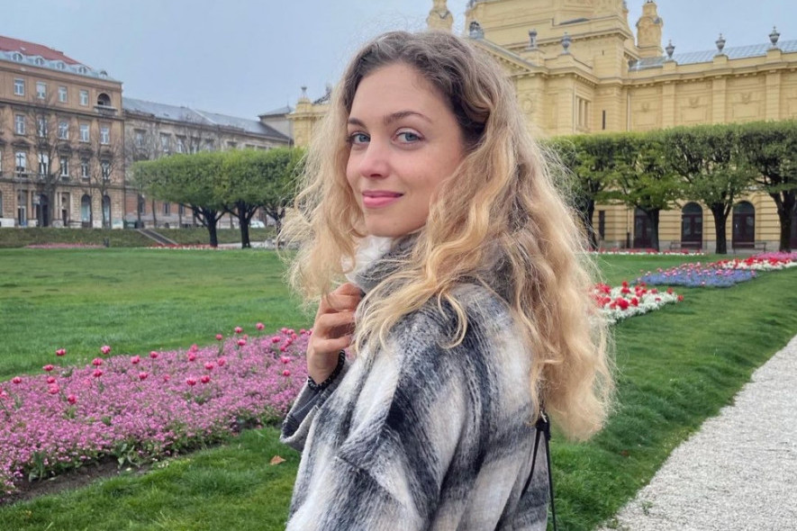 Osam meseci od porođaja pojavila se i svi je ogovaraju! Hana Huljić više ne izgleda isto, boja kosa sve šokirala (FOTO) Osam meseci od porođaja pojavila se i svi je ogovaraju! Hana Huljić više ne izgleda isto, boja kosa sve šokirala (FOTO)
