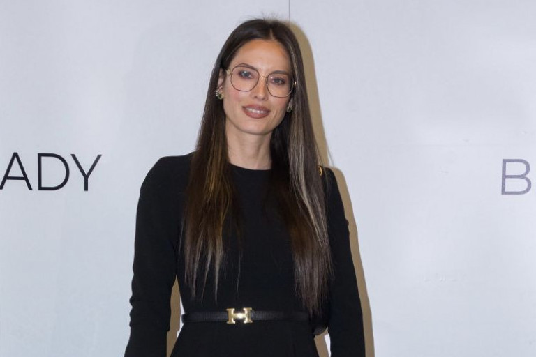Ne stidi se! Mirka Vasiljević obukla kratki top i pokazala stomak nakon četiri trudnoće, ovo je HRABROST (FOTO) Ne stidi se! Mirka Vasiljević obukla kratki top i pokazala stomak nakon četiri trudnoće, ovo je HRABROST (FOTO)