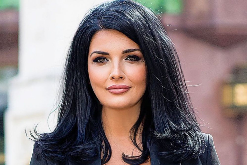 Da li biste imali hrabrosti za ovakav sako? Izgled Milene Ivanović opet na meti osuda, kako se vama dopada? (FOTO) Da li biste imali hrabrosti za ovakav sako? Izgled Milene Ivanović opet na meti osuda, kako se vama dopada? (FOTO)