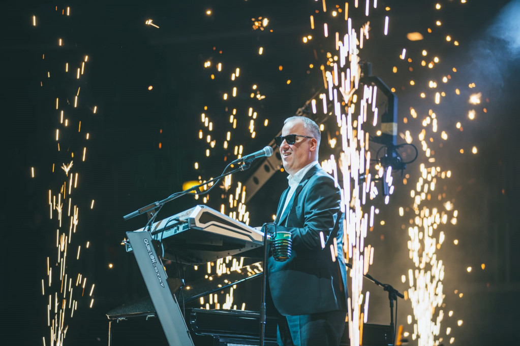 NEVEROVATNE FOTOGRAFIJE IZ ZAGREBAČKE ARENE: Saša Matić oborio rekord, pevao pred 40.000 ljudi NEVEROVATNE FOTOGRAFIJE IZ ZAGREBAČKE ARENE: Saša Matić oborio rekord, pevao pred 40.000 ljudi