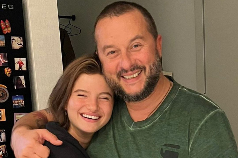 Tata Ivane, ovo ti je ZET pa ti vidi šta ćeš: Ćerka Ivana Ivanovića prvi put uslikana sa dečkom, pogledajte kako se grle i maze (FOTO) Tata Ivane, ovo ti je ZET pa ti vidi šta ćeš: Ćerka Ivana Ivanovića prvi put uslikana sa dečkom, pogledajte kako se grle i maze (FOTO)