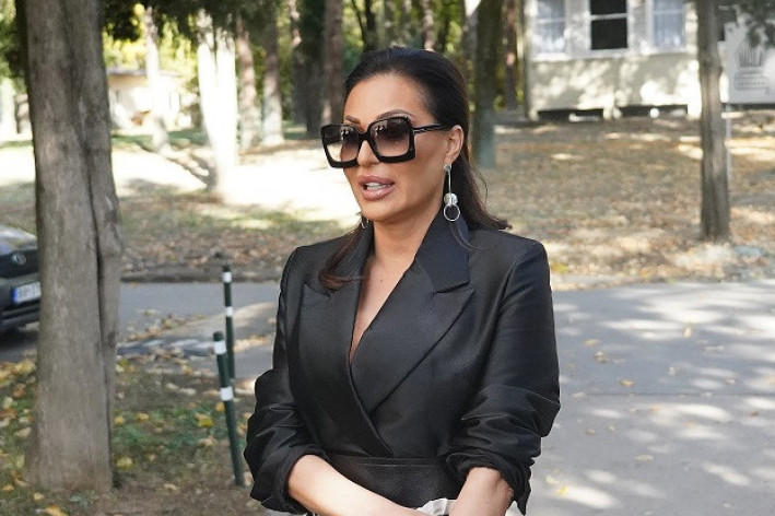 Ceca Ražnatović se ošišala do glave: Odsekla kosu, razlog je NEVEROVATAN (FOTO) Ceca Ražnatović se ošišala do glave: Odsekla kosu, razlog je NEVEROVATAN (FOTO)