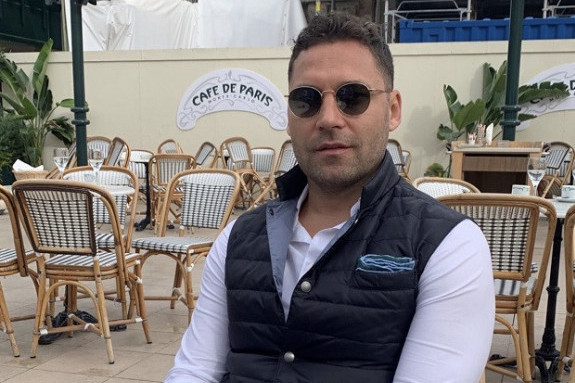 Duško Tošić se vratio ljubavi iz detinjstva! Zbog nje STALNO putuje u Novi Sad, pogledajte FOTOGRAFIJE i koliko je sada PRESREĆAN (FOTO) Duško Tošić se vratio ljubavi iz detinjstva! Zbog nje STALNO putuje u Novi Sad, pogledajte FOTOGRAFIJE i koliko je sada PRESREĆAN (FOTO)
