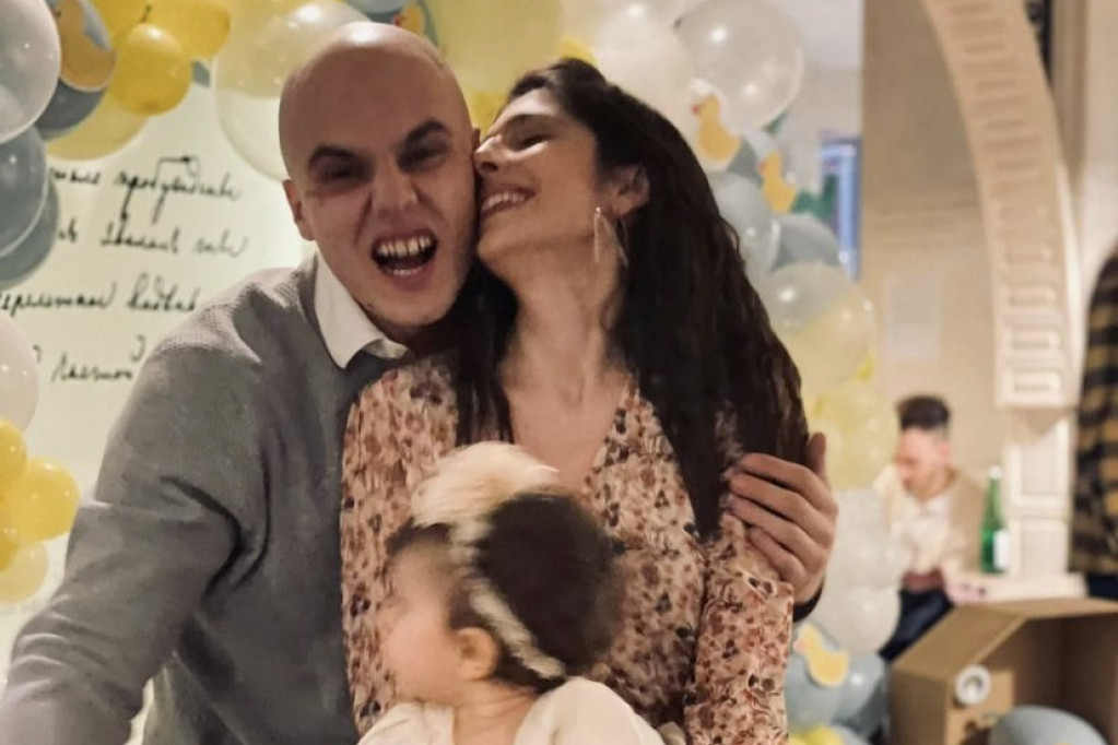 Dom u kom ćerka Vasilija vlada! Prve fotografije stana Miše Dragičevića i Olivere Bacić, jedan detalj privlači pažnju (FOTO) Dom u kom ćerka Vasilija vlada! Prve fotografije stana Miše Dragičevića i Olivere Bacić, jedan detalj privlači pažnju (FOTO)