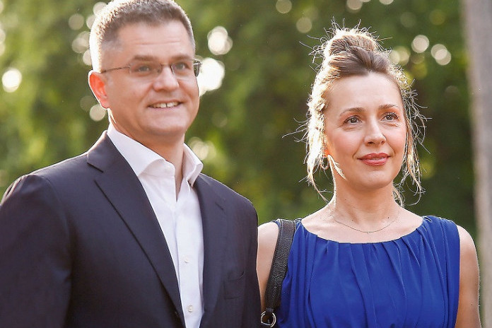 Ćerka Nataše i Vuka Jeremića je najslađa devojčica koju ste videli: Upoznajte Sofiju, roditelji su se 10 godina borili da je dobiju (FOTO) Ćerka Nataše i Vuka Jeremića je najslađa devojčica koju ste videli: Upoznajte Sofiju, roditelji su se 10 godina borili da je dobiju (FOTO)