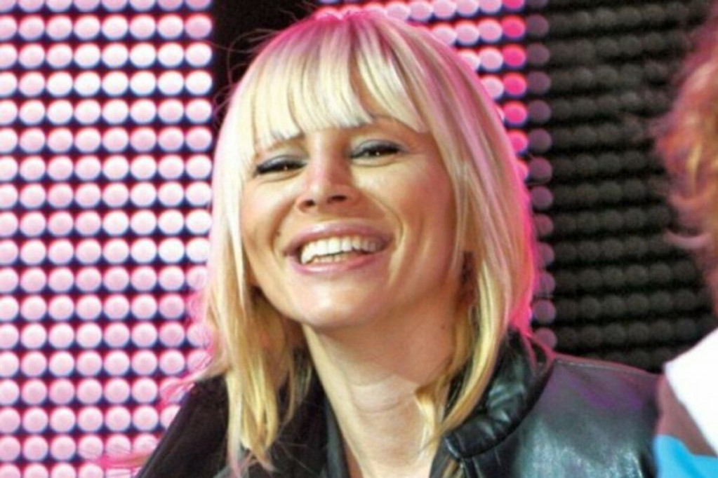 Bila je najveća mačka devedesetih, Lazetić je ludeo za njom, a danas… Pogledajte kako sad izgleda Sani Armani posle odlaska iz Srbije (FOTO) Bila je najveća mačka devedesetih, Lazetić je ludeo za njom, a danas… Pogledajte kako sad izgleda Sani Armani posle odlaska iz Srbije (FOTO)