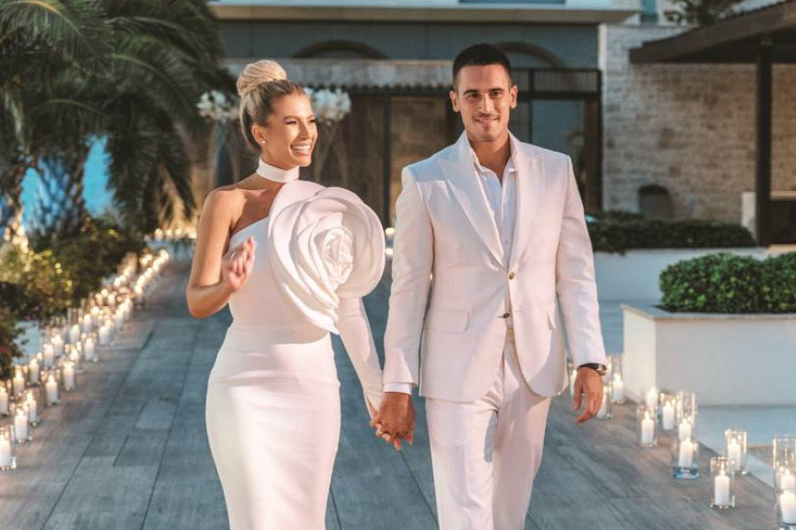 Ime će vas baš iznenaditi: Porodila se Saška Veselinov, porodica Đoković dobila još jedno muško dete Ime će vas baš iznenaditi: Porodila se Saška Veselinov, porodica Đoković dobila još jedno muško dete