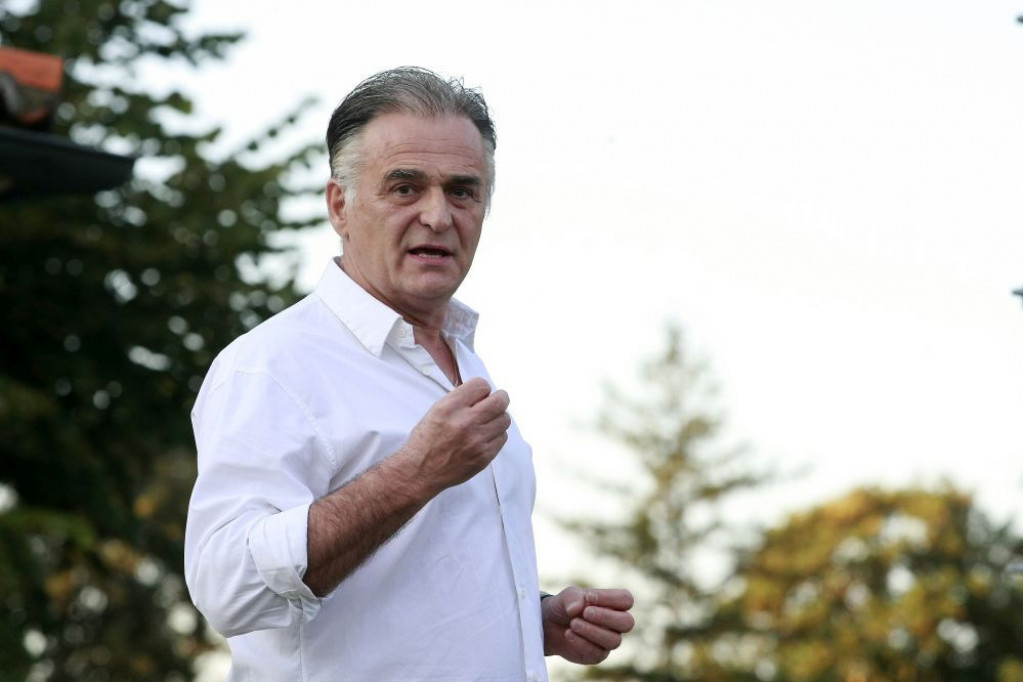 Može da joj bude sin, pravi klinac: Ovo je muškarac sa kojim je supruga PREVARILA Branislava Lečića i rasturila im brak Može da joj bude sin, pravi klinac: Ovo je muškarac sa kojim je supruga PREVARILA Branislava Lečića i rasturila im brak
