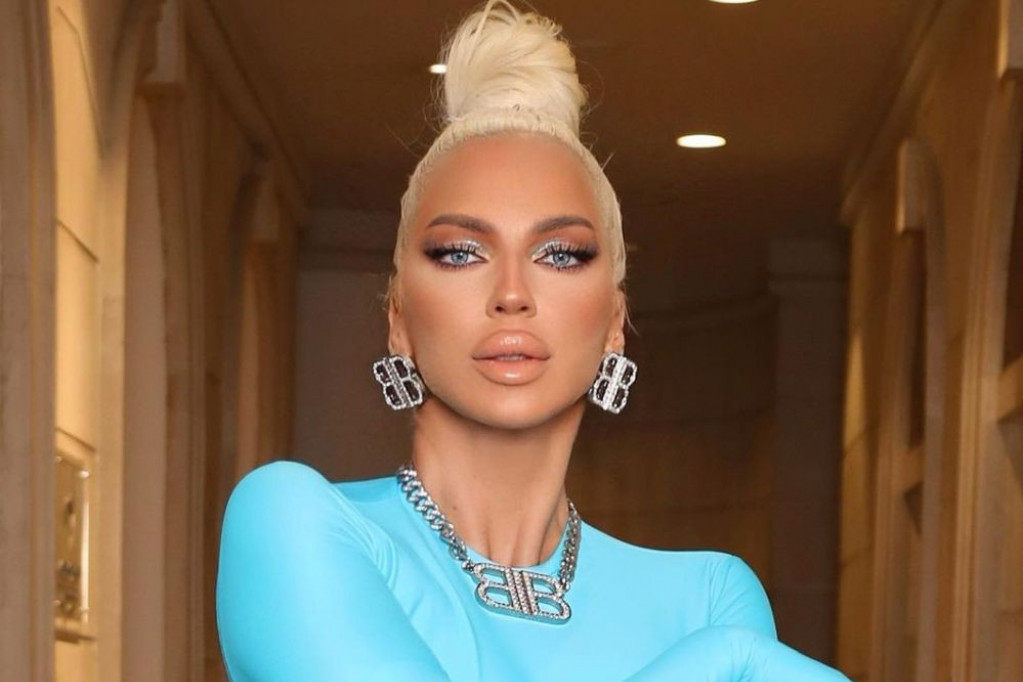 Jelena Karleuša dekorisala terasu i baštu, svi zanemeli zbog detalja: Ovo je zaista raj koji imaju samo svetske dive (FOTO) Jelena Karleuša dekorisala terasu i baštu, svi zanemeli zbog detalja: Ovo je zaista raj koji imaju samo svetske dive (FOTO)