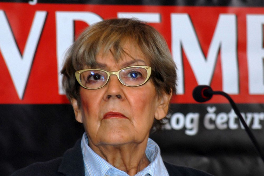 Decenijama je gledate u najpoznatijim filmovima, plenila je lepotom: Ova glumačka diva je sestra političarke Vesne Pešić (FOTO) Decenijama je gledate u najpoznatijim filmovima, plenila je lepotom: Ova glumačka diva je sestra političarke Vesne Pešić (FOTO)