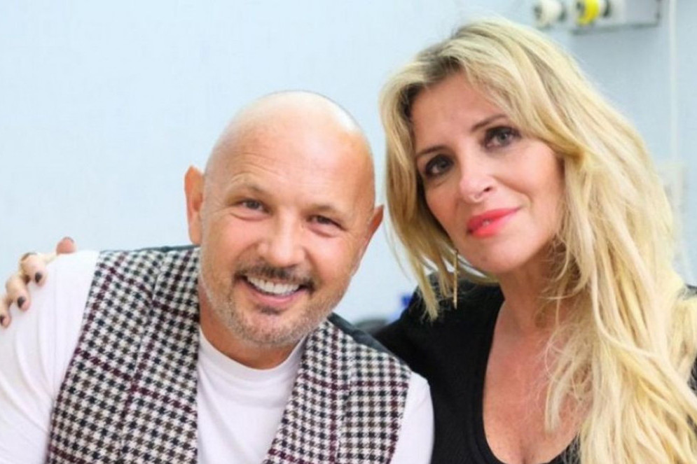 Dani kada je bio najsrećniji: Ljubavna priča Arijane i Siniše Mihajlovića završila se trostrukim venčanjem, ovako su izgledali (FOTO) Dani kada je bio najsrećniji: Ljubavna priča Arijane i Siniše Mihajlovića završila se trostrukim venčanjem, ovako su izgledali (FOTO)