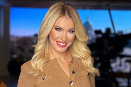 Svi su iznenađeni ovako velikom promenom: Bojana Ristivojević se ofarbala u crno, pogledajte kako sada izgleda (FOTO) Svi su iznenađeni ovako velikom promenom: Bojana Ristivojević se ofarbala u crno, pogledajte kako sada izgleda (FOTO)