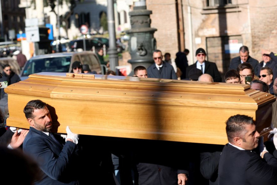 Jecaji odzvanjaju Rimom: Supruga Dejana Stankovića se slomila na Sinišinoj sahrani, porodica i prijatelji se opraštaju po poslednji put
