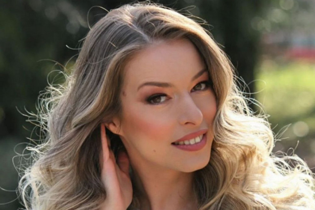 Kratko i jasno: Draga svekrvo, sad smo kvit! Danijela Buzurović otkrila detalje odnosa sa majkom svog supruga (FOTO) Kratko i jasno: Draga svekrvo, sad smo kvit! Danijela Buzurović otkrila detalje odnosa sa majkom svog supruga (FOTO)