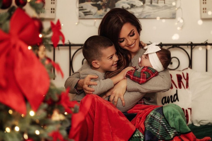 Pet meseci od rođenja ćerke Jelena Kostov fanove obradovala PREDIVNIM vestima! Suprug Miljan plače od radosti, svi čestitaju (FOTO) Pet meseci od rođenja ćerke Jelena Kostov fanove obradovala PREDIVNIM vestima! Suprug Miljan plače od radosti, svi čestitaju (FOTO)