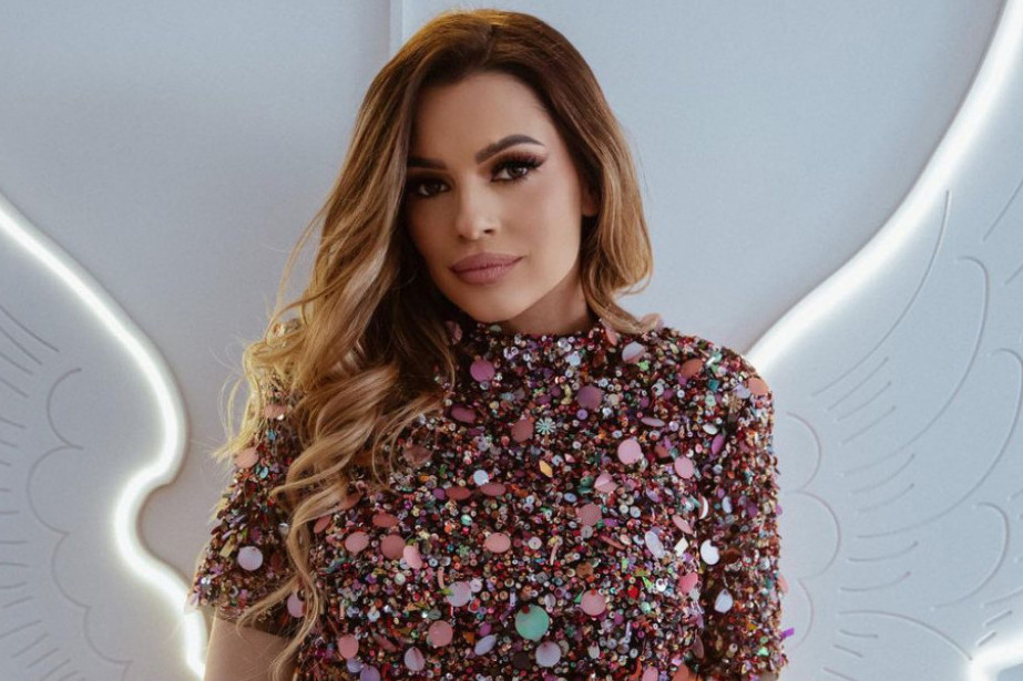Ćerka Jelene Kostov je mala modna ikona! Pogledajte stajlinge mame i bebe na proslavi Milinog prvog rođendana i krštenja (FOTO) Ćerka Jelene Kostov je mala modna ikona! Pogledajte stajlinge mame i bebe na proslavi Milinog prvog rođendana i krštenja (FOTO)