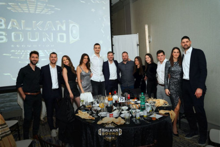 NBA zvezda dočekale Novu godinu uz Peđu Medenicu u Čikagu, pogledajte fotke NBA zvezda dočekale Novu godinu uz Peđu Medenicu u Čikagu, pogledajte fotke