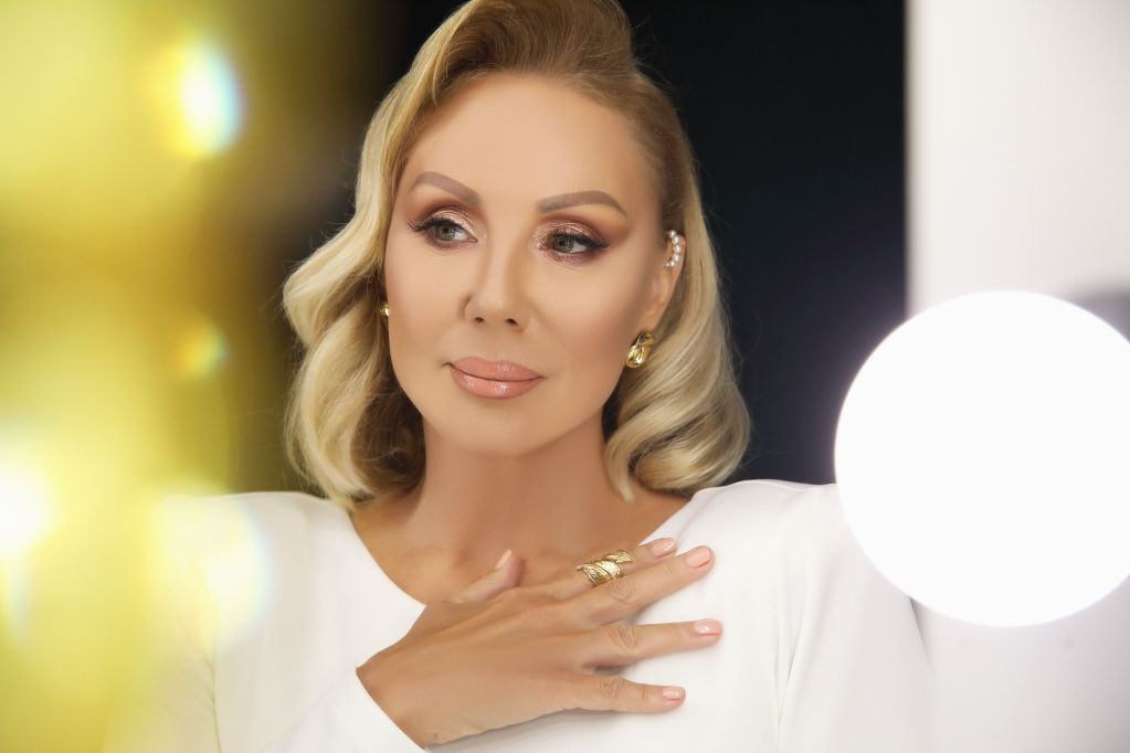 Otišao je NAŠ DRAGI SAŠA... Slomljena tugom, Lepa Brena se obratila javnosti na Instagramu, svi šalju podršku (FOTO) Otišao je NAŠ DRAGI SAŠA... Slomljena tugom, Lepa Brena se obratila javnosti na Instagramu, svi šalju podršku (FOTO)