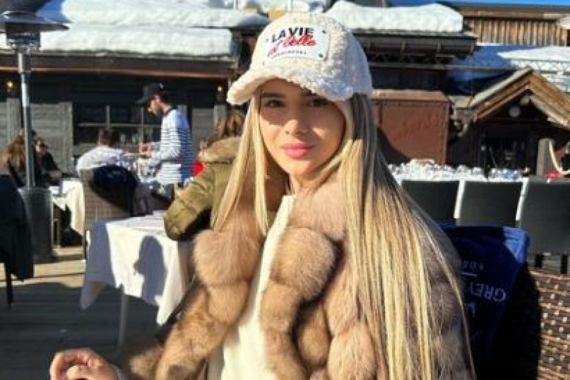 Ćerka Željka Mitrovića nosi torbu od koje nam nije dobro! I da možete da je platite, da li biste je nosili? (FOTO) Ćerka Željka Mitrovića nosi torbu od koje nam nije dobro! I da možete da je platite, da li biste je nosili? (FOTO)