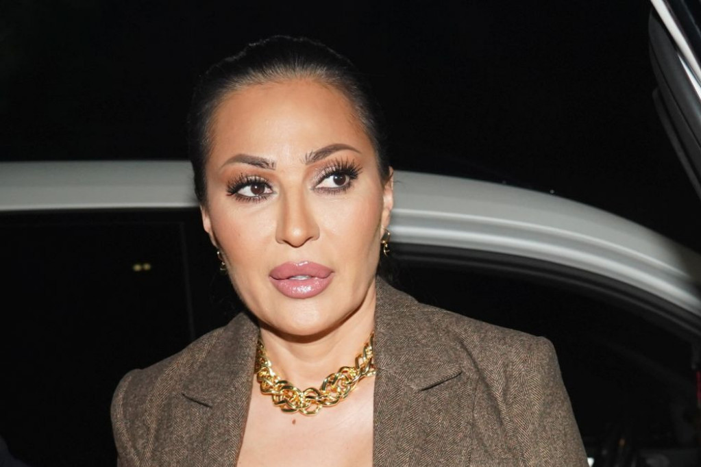 Posle veze sa Cecom vratio se ženi: Oprostila mu je prevaru i javno poniženje, a on ju je ipak napustio Posle veze sa Cecom vratio se ženi: Oprostila mu je prevaru i javno poniženje, a on ju je ipak napustio