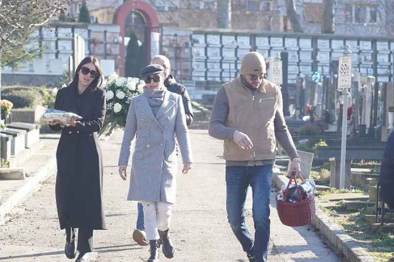 Arkanova porodica ne može da se suzdrži ni na pomenu: Evo šta je sestra Jasna danas učinila i kako je Ceca reagovala (FOTO)