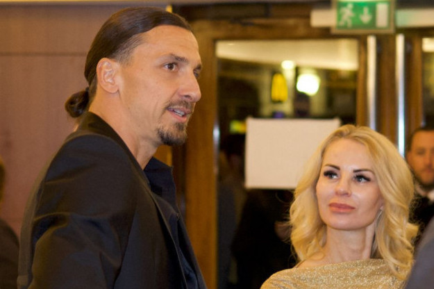Supruga Zlatana Ibrahimovića prošetala ulicom i svi joj gledaju u noge: Da li je moguće da je obukla nešto ovako usko? (FOTO) Supruga Zlatana Ibrahimovića prošetala ulicom i svi joj gledaju u noge: Da li je moguće da je obukla nešto ovako usko? (FOTO)