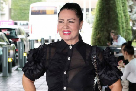 Ošišala se na kratko i ofarbala u vatreno crvenu! Zlata Petrović neprepoznatljiva sa novom frizurom, fanovi šokirani (FOTO) Ošišala se na kratko i ofarbala u vatreno crvenu! Zlata Petrović neprepoznatljiva sa novom frizurom, fanovi šokirani (FOTO)
