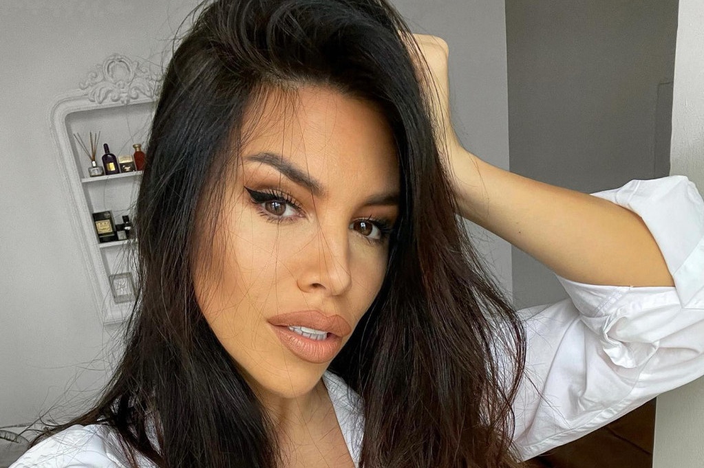 Kaja Ostojić se oglasila iz porodičnog doma i sve rasplakala fotografijom: DEVOJČICA JE i zove se Katarina (FOTO) Kaja Ostojić se oglasila iz porodičnog doma i sve rasplakala fotografijom: DEVOJČICA JE i zove se Katarina (FOTO)