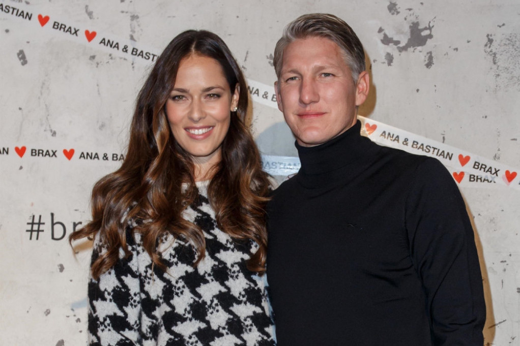 TRUDNA Ana Ivanović! Pokazala stomak, Bastijan je mazi: Pogledajte kako su srećni zbog trećeg deteta (FOTO) TRUDNA Ana Ivanović! Pokazala stomak, Bastijan je mazi: Pogledajte kako su srećni zbog trećeg deteta (FOTO)