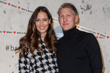 TRUDNA Ana Ivanović! Pokazala stomak, Bastijan je mazi: Pogledajte kako su srećni zbog trećeg deteta (FOTO) TRUDNA Ana Ivanović! Pokazala stomak, Bastijan je mazi: Pogledajte kako su srećni zbog trećeg deteta (FOTO)