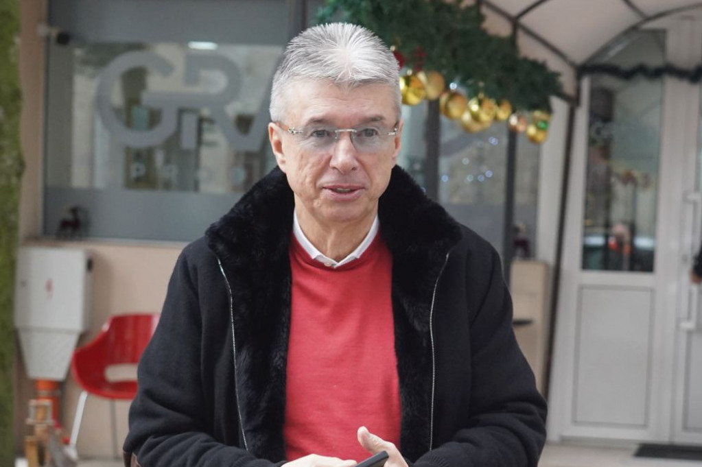 Dani su mu odbrojani! Uplašeni Saša Popović požurio da obezbedi ćerku i Suzaninog sina: Najteži dani slavnog direktora Dani su mu odbrojani! Uplašeni Saša Popović požurio da obezbedi ćerku i Suzaninog sina: Najteži dani slavnog direktora