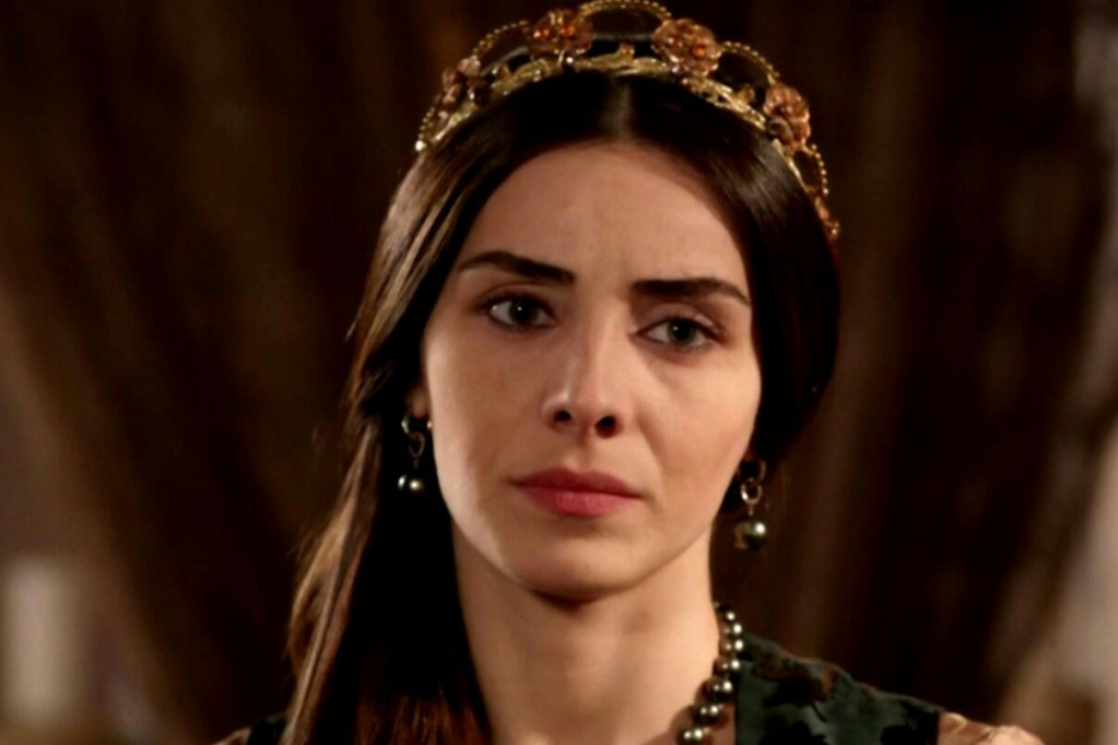 Plava kosa, mršava, potpuno druga žena: Ovako sultanija Mahidevran danas izgleda, pogledajte šta je od nje ostalo (FOTO) Plava kosa, mršava, potpuno druga žena: Ovako sultanija Mahidevran danas izgleda, pogledajte šta je od nje ostalo (FOTO)