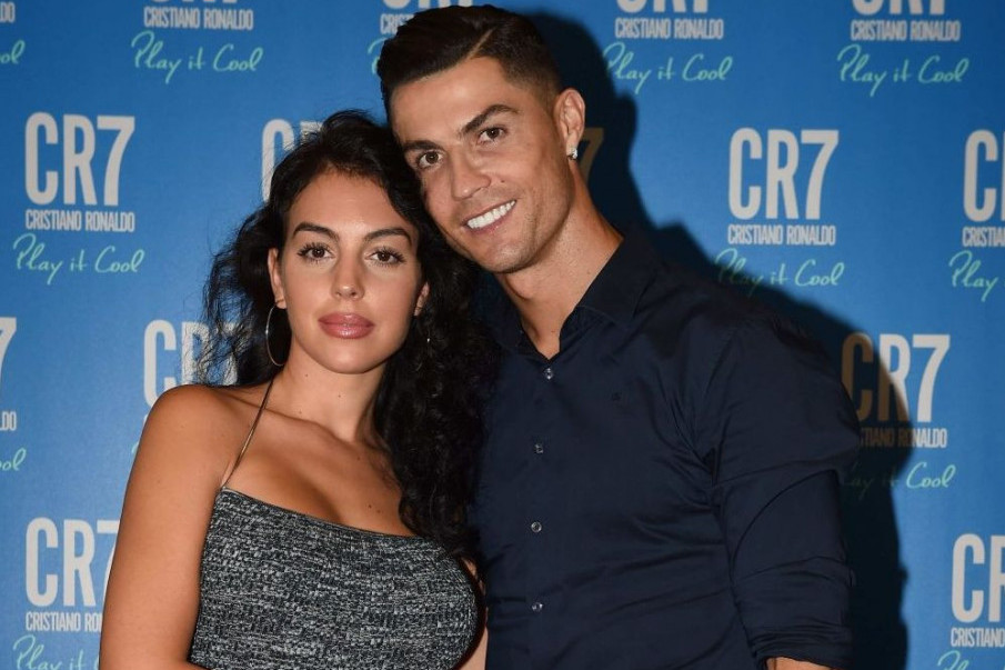 Koliki nos! Isplivale fotografije Ronaldove verenice Georgine pre plastičnih operacija, nema šanse da biste je ikada prepoznali (FOTO) Koliki nos! Isplivale fotografije Ronaldove verenice Georgine pre plastičnih operacija, nema šanse da biste je ikada prepoznali (FOTO)