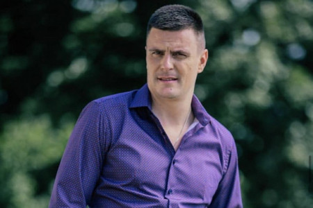 VOLIM JE! Vuk Kostić ponosno predstavio devojku: Gledate je godinama na televiziji, pogledajte zajedničke fotografije VOLIM JE! Vuk Kostić ponosno predstavio devojku: Gledate je godinama na televiziji, pogledajte zajedničke fotografije