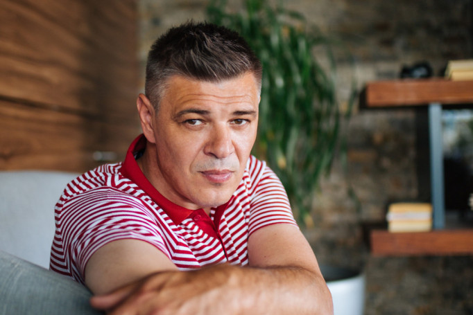 Posle Save Miloševića ljubila prezgodnog, mlađeg glumca: Ovako danas izgleda Vesna, bivša supruga fudbalskog asa Posle Save Miloševića ljubila prezgodnog, mlađeg glumca: Ovako danas izgleda Vesna, bivša supruga fudbalskog asa