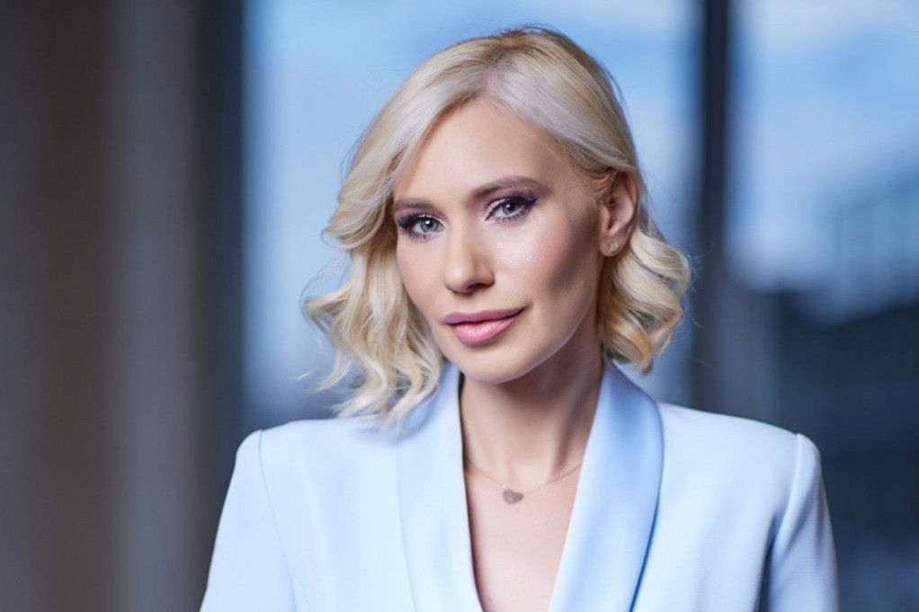 PREMINUO JE i srce mi je slomljeno: Marija Veljković zavijena u crno, objavila užasne vesti na Instagramu (FOTO) PREMINUO JE i srce mi je slomljeno: Marija Veljković zavijena u crno, objavila užasne vesti na Instagramu (FOTO)