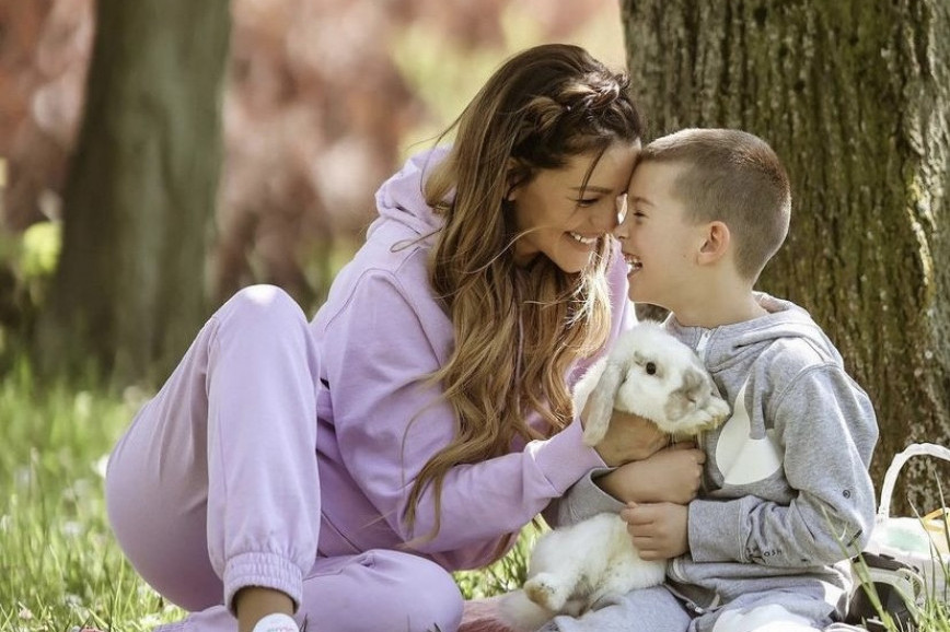 Sin Jelene Kostov doneo važnu odluku, pevačica i njen suprug čupaju kosu: Milija, sine, mora li tako?(FOTO) Sin Jelene Kostov doneo važnu odluku, pevačica i njen suprug čupaju kosu: Milija, sine, mora li tako?(FOTO)