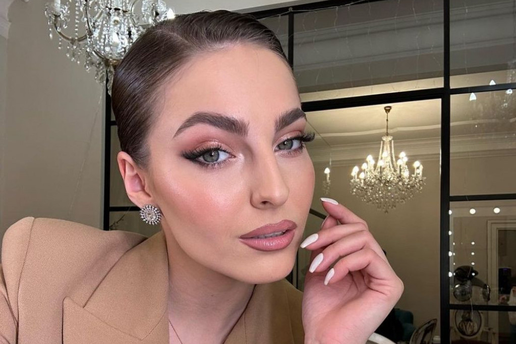 Dom Džejle Ramović u rodnom Goraždu će vas šokirati: Pogledajte gde je ostavila roditelje da žive dok je ona u Barseloni Dom Džejle Ramović u rodnom Goraždu će vas šokirati: Pogledajte gde je ostavila roditelje da žive dok je ona u Barseloni