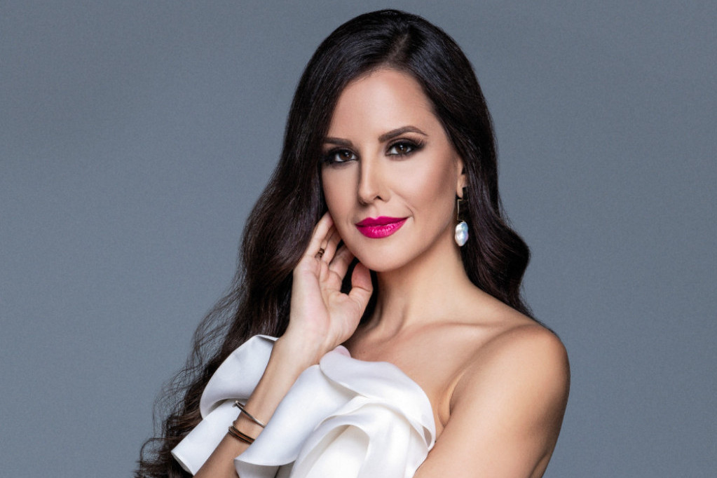 Nova frizura Tamare Vučić: Prva dama konačno izašla iz zone komfora, ovakvu je do sada nismo videli (FOTO) Nova frizura Tamare Vučić: Prva dama konačno izašla iz zone komfora, ovakvu je do sada nismo videli (FOTO)