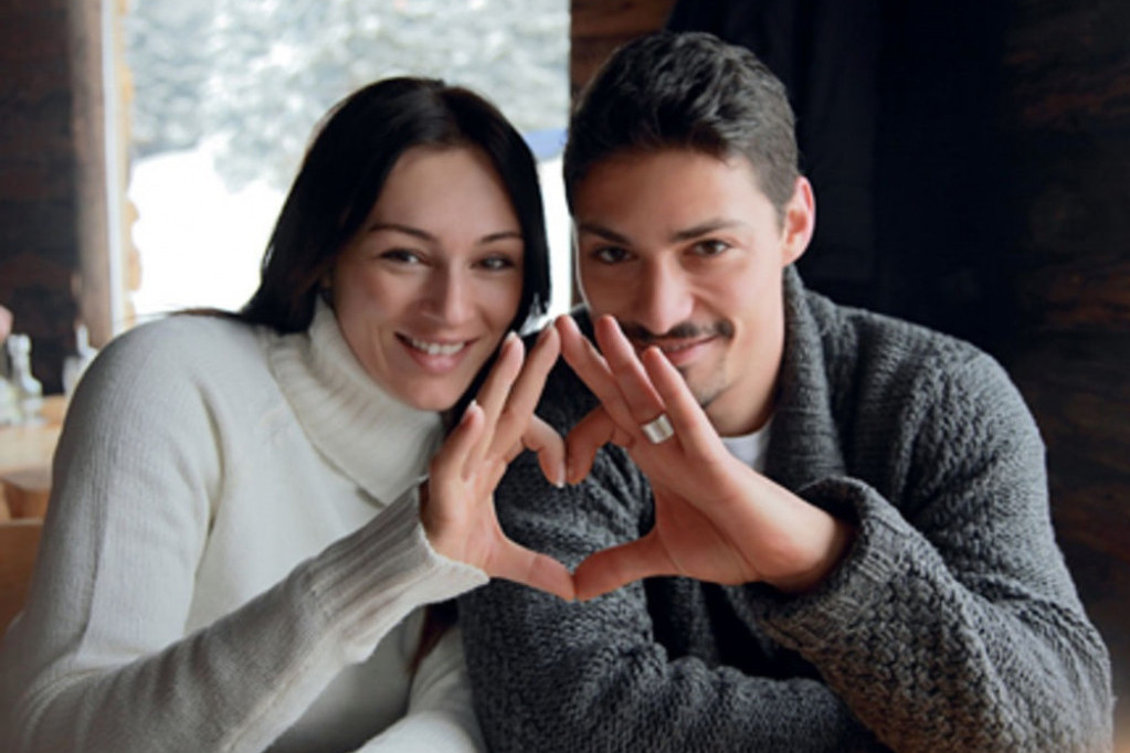 Godine su ga uništile: Nekada je bio lepotan i u vezi sa Sekom i Anabelom, a pogledajte kako danas izgleda Mladen Radulović (FOTO) Godine su ga uništile: Nekada je bio lepotan i u vezi sa Sekom i Anabelom, a pogledajte kako danas izgleda Mladen Radulović (FOTO)
