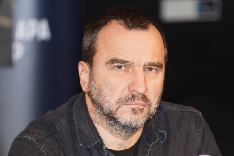 Ćerka Nenada Jezdića prvi put u javnosti: Upisala je glumu i naslediće oca, niko nije ponosniji od njega! Upoznajte Vasiliju Jezdić (FOTO) Ćerka Nenada Jezdića prvi put u javnosti: Upisala je glumu i naslediće oca, niko nije ponosniji od njega! Upoznajte Vasiliju Jezdić (FOTO)