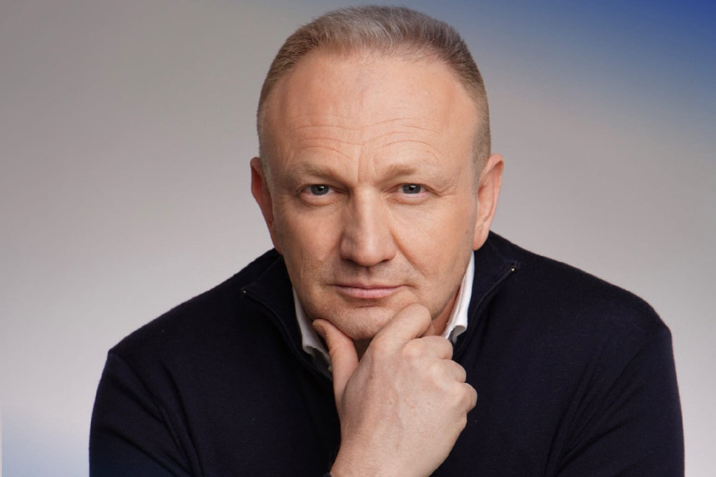 Razlika od 24 godine mu ne smeta: Ova žena koju gledate na televiziji je UKRALA SRCE Dragana Đilasa, pogledajte zajedničke fotografije Razlika od 24 godine mu ne smeta: Ova žena koju gledate na televiziji je UKRALA SRCE Dragana Đilasa, pogledajte zajedničke fotografije