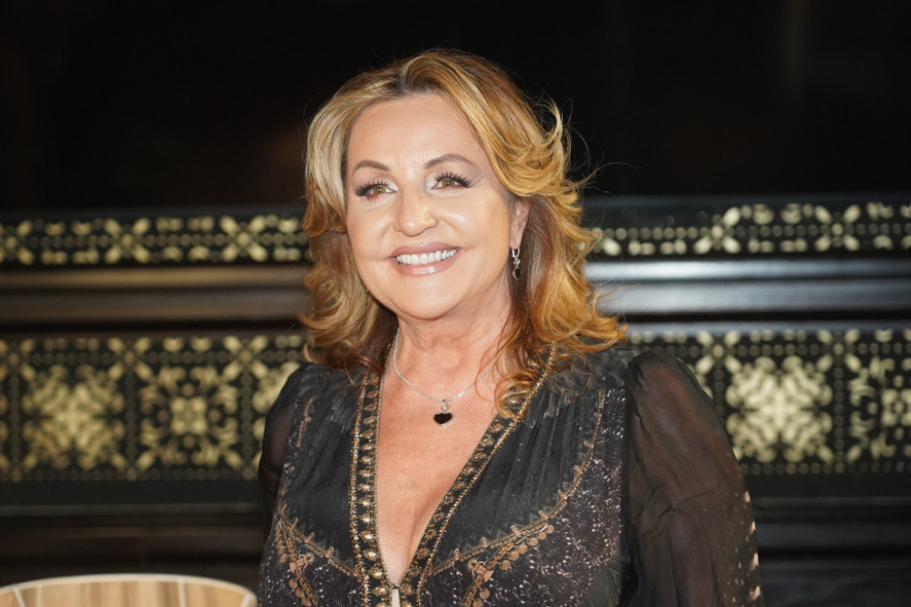 ON je vratio Ani Bekuti osmeh na lice: Mlad je i zgodan, ZNATE GA SA TELEVIZIJE! Objavila je fotografiju i svi su oduševljeni! (FOTO) ON je vratio Ani Bekuti osmeh na lice: Mlad je i zgodan, ZNATE GA SA TELEVIZIJE! Objavila je fotografiju i svi su oduševljeni! (FOTO)