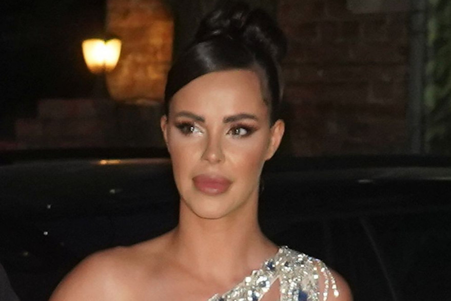 Prve fotografije trudne Bogdane Ražnatović: Blista u javnosti posle dužeg vremena, a evo sa kim je u društvu Prve fotografije trudne Bogdane Ražnatović: Blista u javnosti posle dužeg vremena, a evo sa kim je u društvu