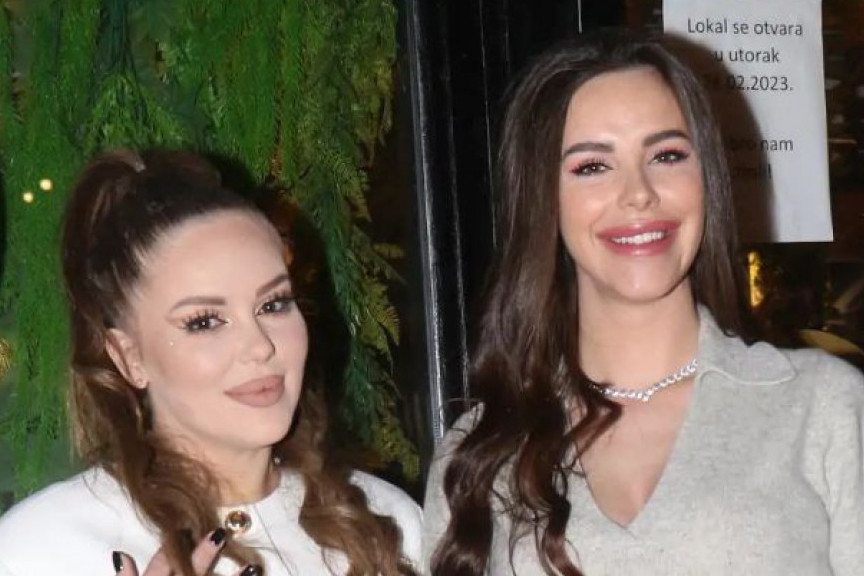 Bogdana sa stomakom do zuba OSTAVILA VELJKA: Donela odluku koja je šokirala Ražnatoviće, pogledajte prve fotke Bogdana sa stomakom do zuba OSTAVILA VELJKA: Donela odluku koja je šokirala Ražnatoviće, pogledajte prve fotke