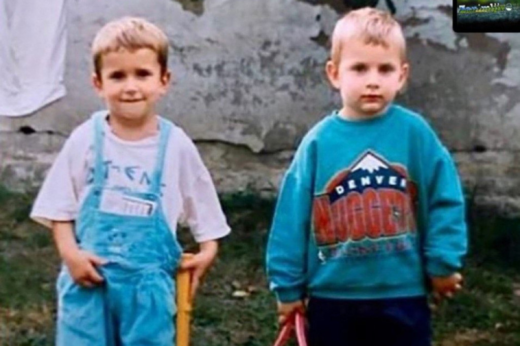 Prepoznajete li ga? Ovaj preslatki plavušan sa slike danas je prebogat i preuspešan, cela Srbija mu se divi (FOTO) Prepoznajete li ga? Ovaj preslatki plavušan sa slike danas je prebogat i preuspešan, cela Srbija mu se divi (FOTO)