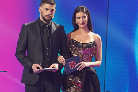 Da li je ovo ona? Dragana Kosjerina je godinama vodila sportske vesti i nismo je primećivali, evo kako je tad izgledala (FOTO) Da li je ovo ona? Dragana Kosjerina je godinama vodila sportske vesti i nismo je primećivali, evo kako je tad izgledala (FOTO)